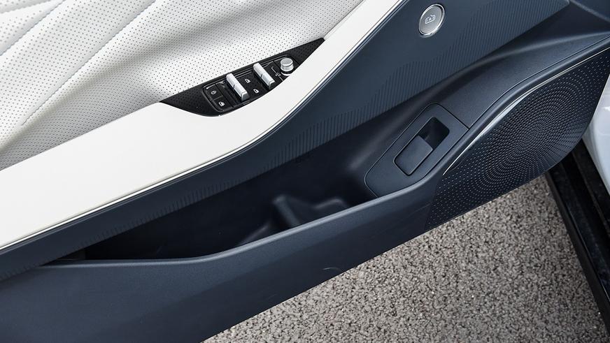 У Geely появился дальнобойный и быстрый электроседан