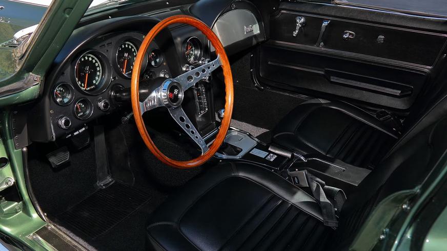 На торги выставят уникальный Corvette второго поколения