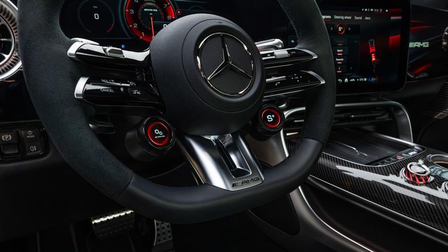 Представлен кроссовер Mercedes-AMG GT c 1169 силами