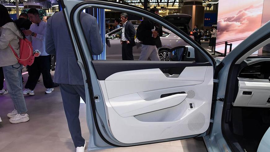 Volkswagen пообещал сделать Passat гибридом в Китае