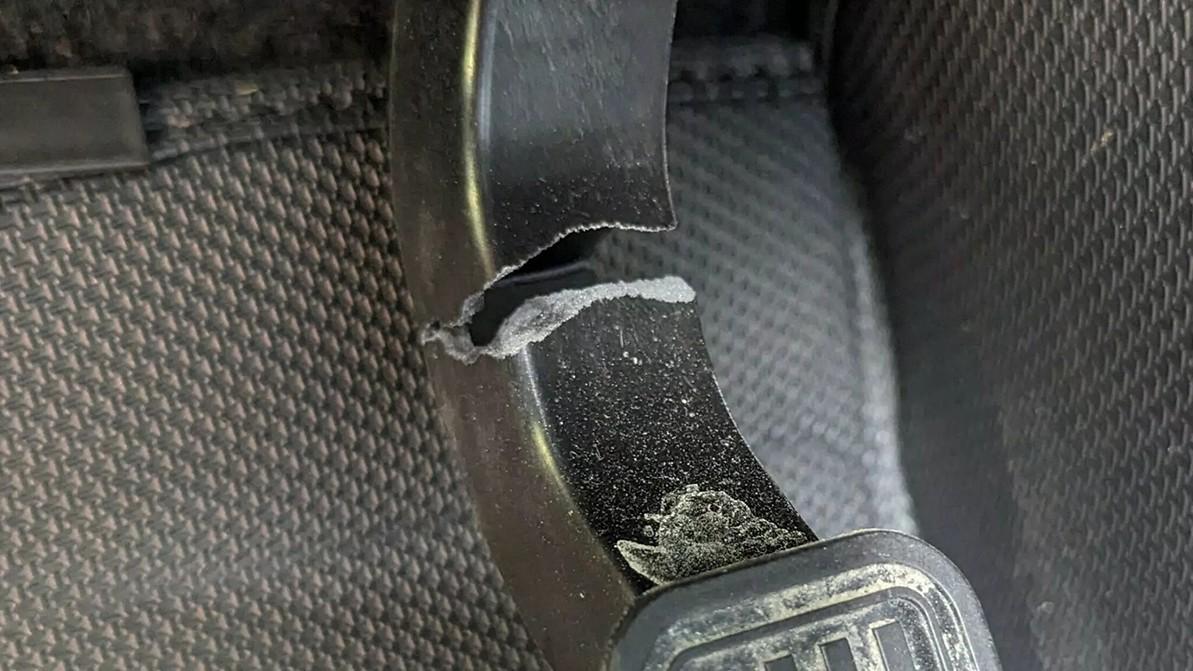 В Tesla продолжают ломаться пластиковые педали