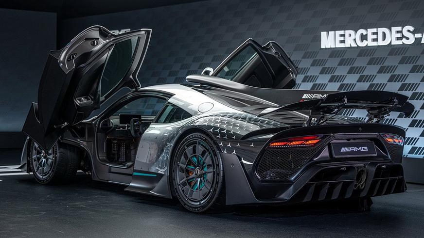 Серийный Mercedes-AMG One вышел в свет