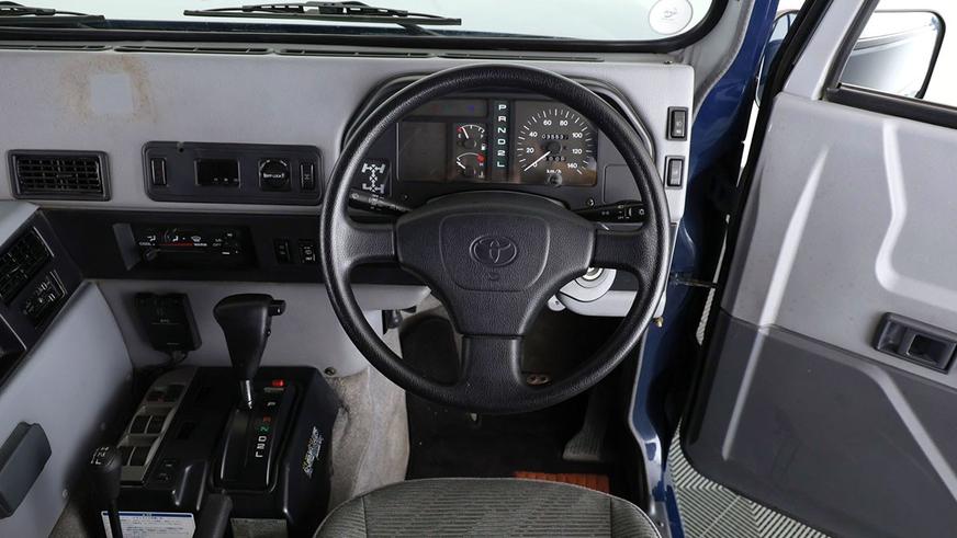 Редчайший Toyota Mega Cruiser не вызвал ажиотажа на аукционе