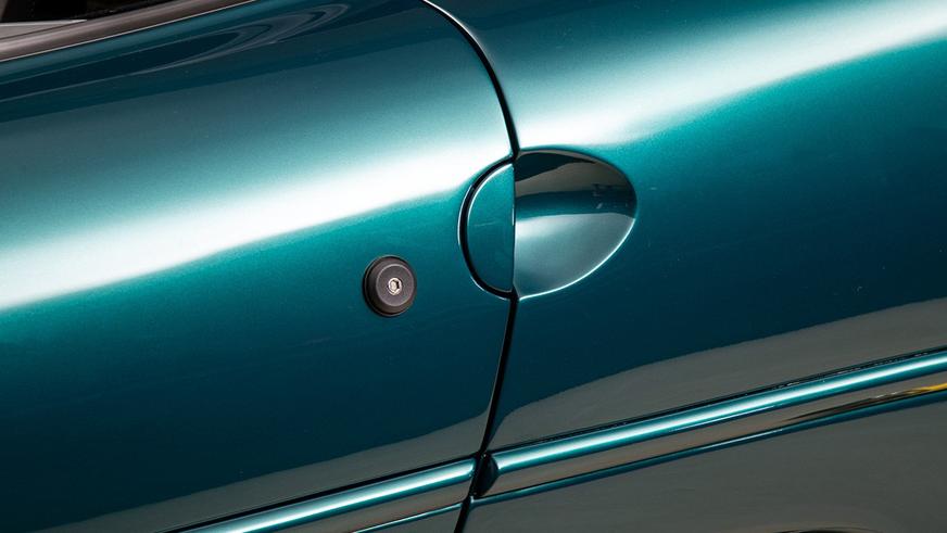 С молотка уйдёт самый быстрый суперкар 1990-х — он практически новый