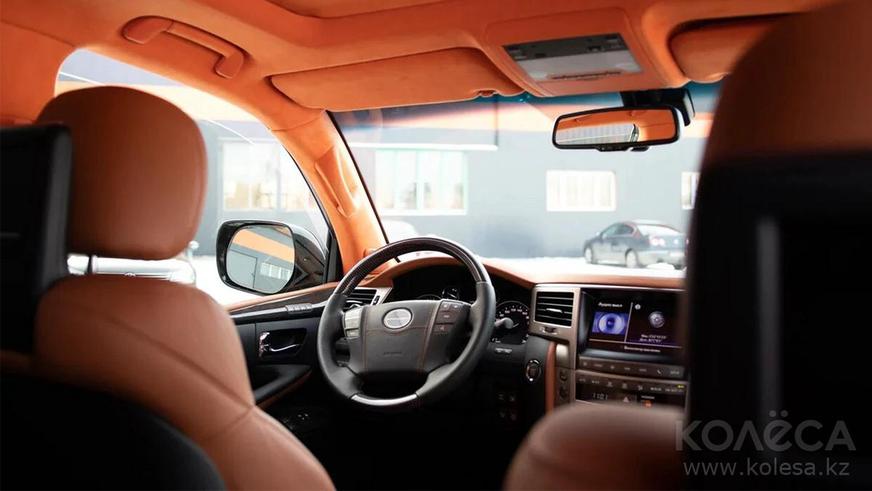 Интересные машины на Kolesa.kz: от агрессивного Lexus LX до Porsche 924