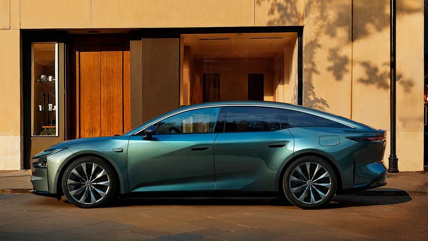 Toyota представила электрический седан для Китая
