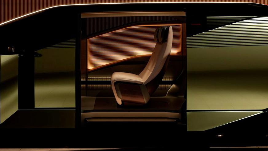 Lexus LS стал роскошным вэном с шестью колёсами