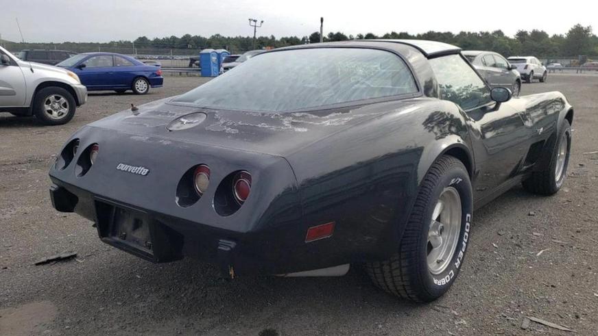 Классический Corvette продают на Kolesa.kz за 20 млн тенге