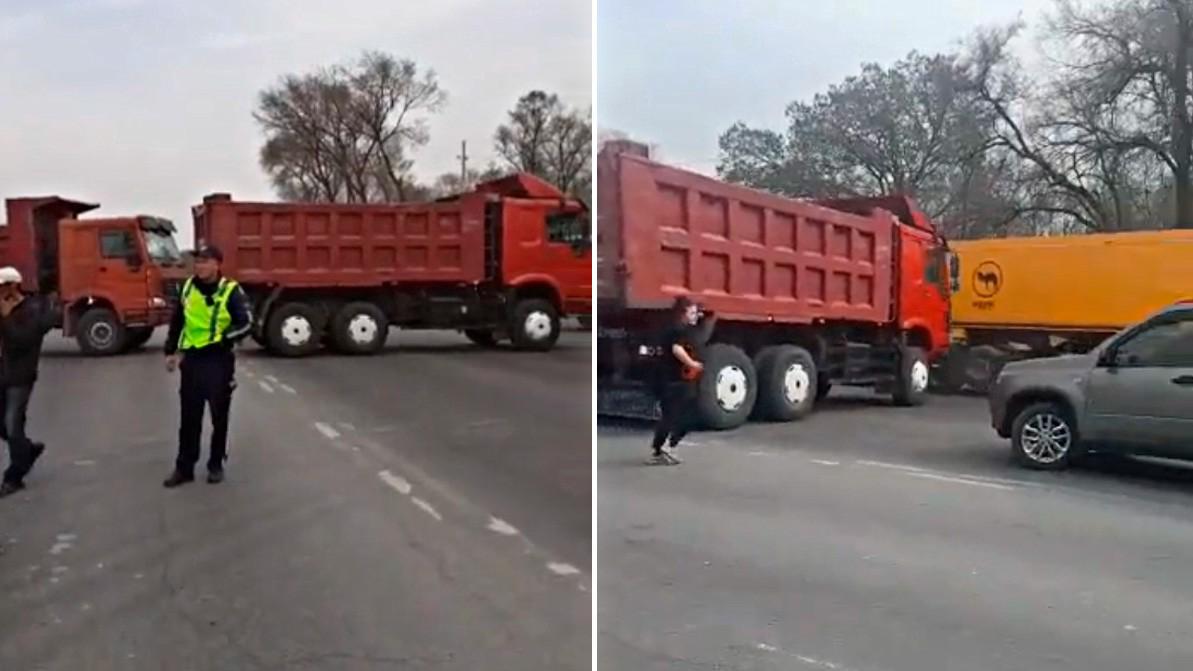 Кульджинку перекрыли грузовиками. Водители недовольны дефицитом дизеля