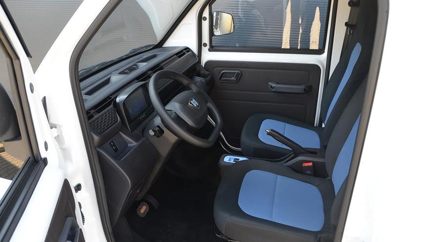 Фото дня: самый маленький автодом в Европе