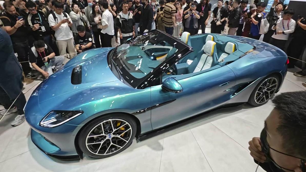 Denza Z суперкарын таныстырды