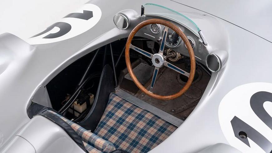 За рекордную сумму продали болид Формулы-1 Mercedes-Benz