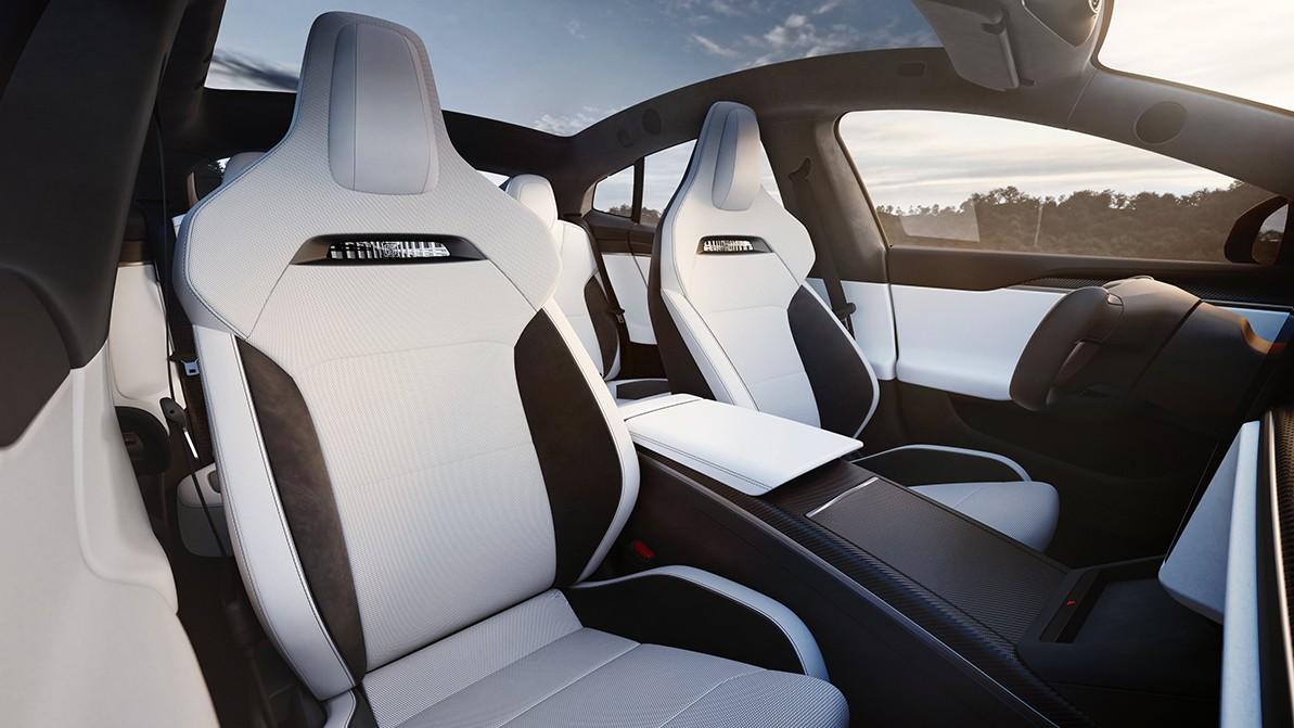 Самая мощная Tesla Model S получила новые спортивные кресла