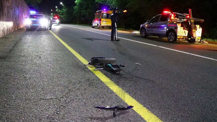 Мотоцикл Yamaha и&nbsp;электровелосипед столкнулись по&nbsp;дороге на&nbsp;&laquo;Медеу&raquo;