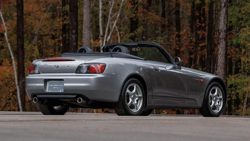За 25-летнюю Honda S2000 без пробега отдали 95 000 долларов