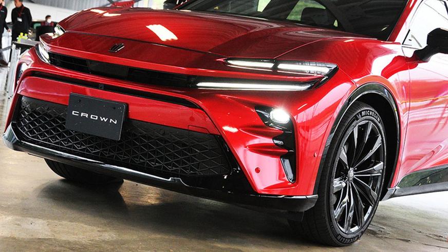 Пятидверный Toyota Crown Sport представлен в серийной версии