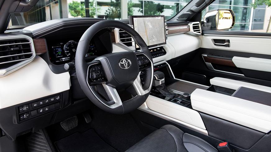 Названы цены на новую Toyota Sequoia