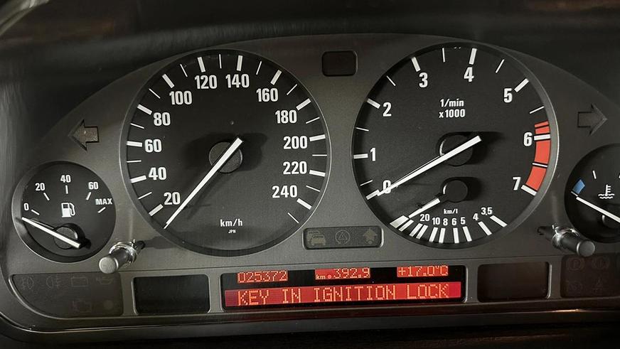 BMW 750iL (E38) с пробегом всего 25 500 км продают на Kolesa.kz