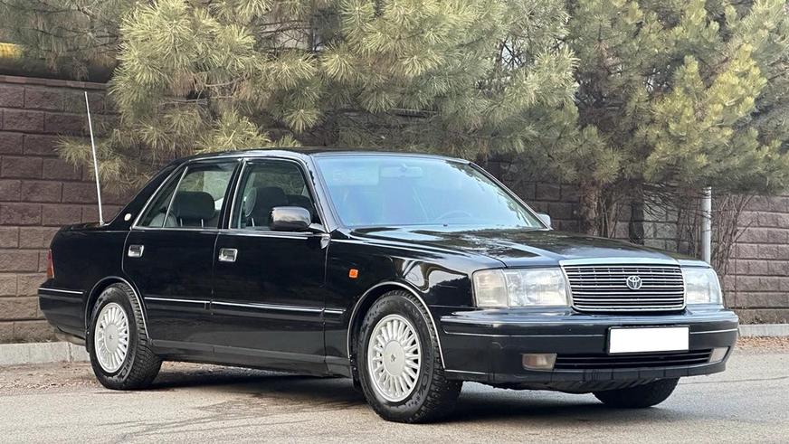 Toyota Crown (S150) с левым рулём продают за 10 млн тенге на Kolesa.kz