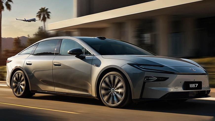 Электроседан Toyota bZ7 предложат в Китае за 14.6 млн тенге