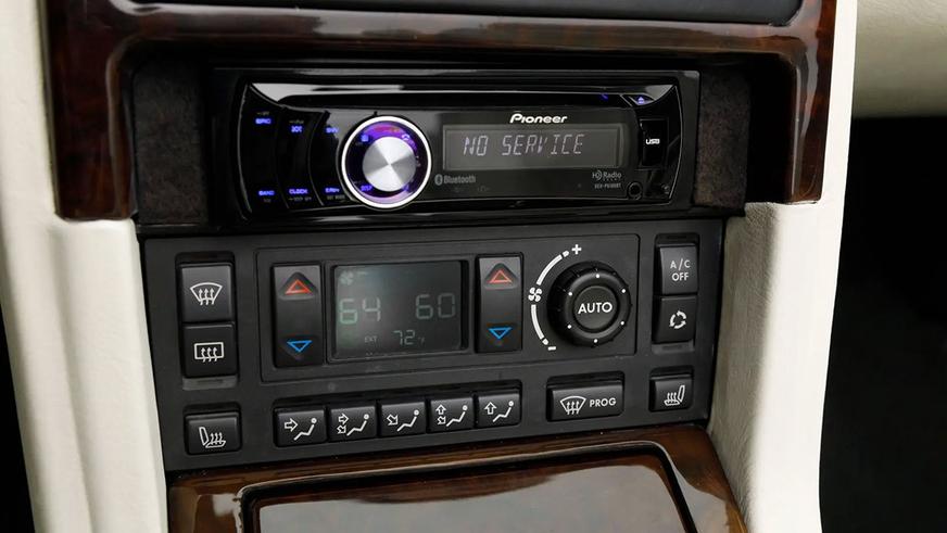 С молотка пустят Range Rover, похожий на Golf Cabriolet
