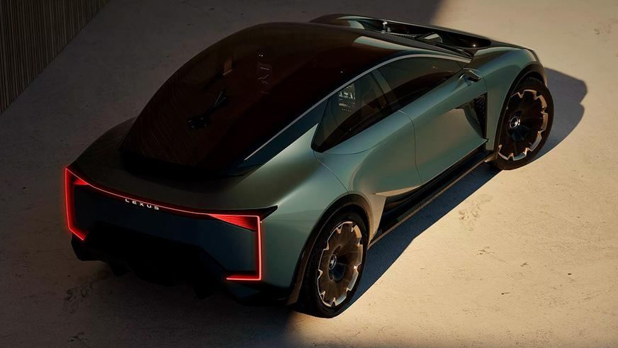 Lexus LS стал роскошным вэном с шестью колёсами