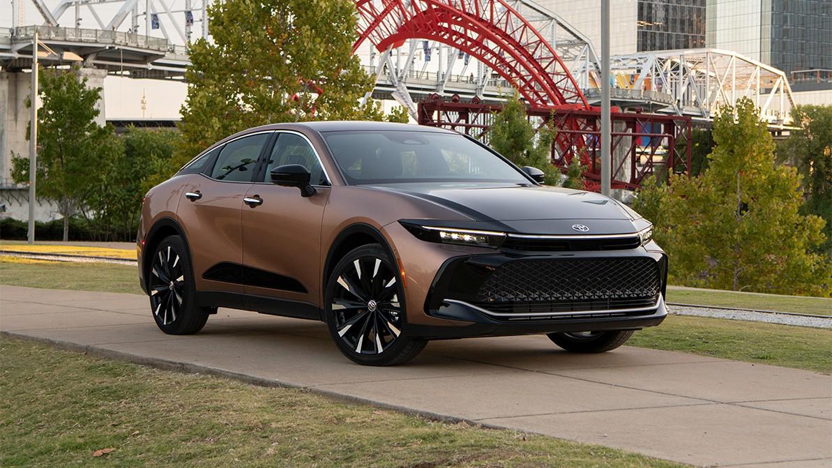 Toyota сделала Crown самостоятельной маркой для Китая