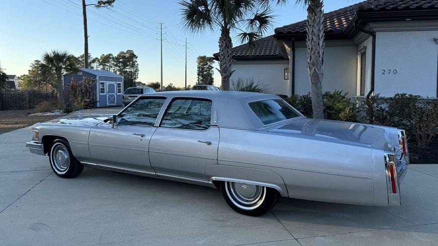 Раритетный Cadillac Fleetwood 1976 года выставлен на торги