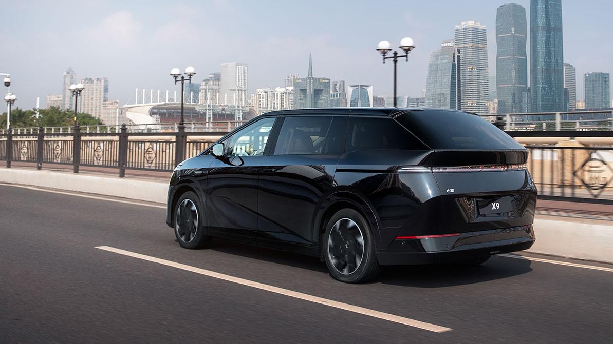 В Китае стартовали продажи электровэна Xpeng X9
