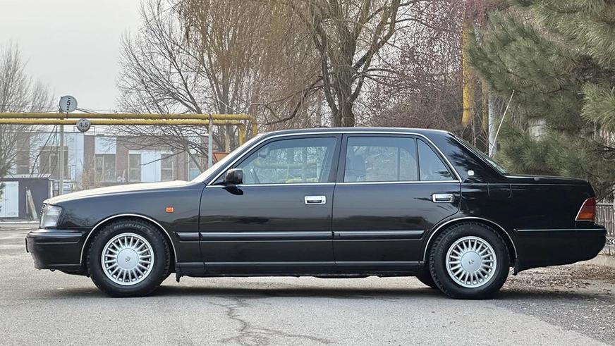 Toyota Crown (S150) с левым рулём продают за 10 млн тенге на Kolesa.kz