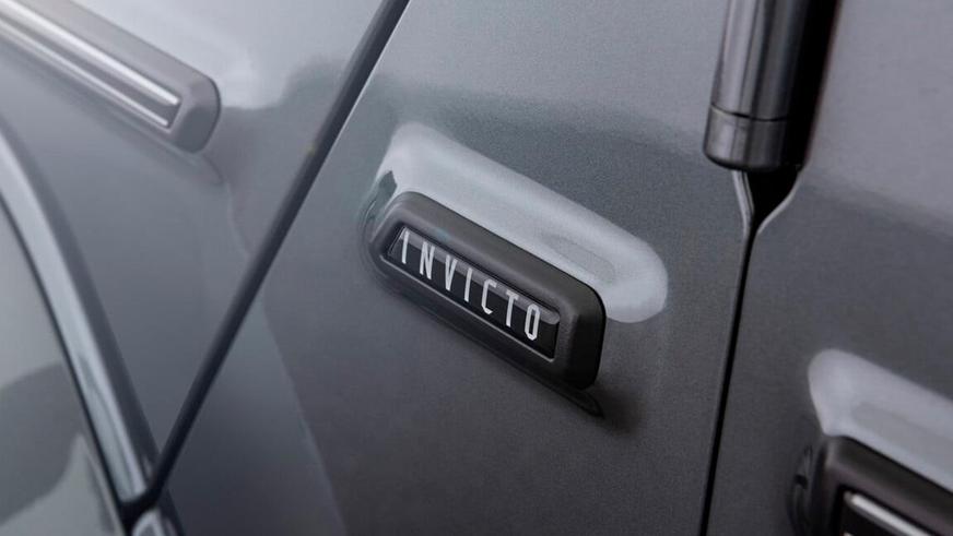 В продаже появился бронированный гелик от Brabus без пробега