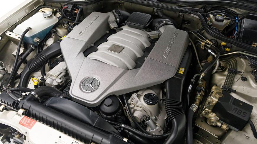 Рестомод Mercedes-Benz 560 SEC с мотором AMG в продаже