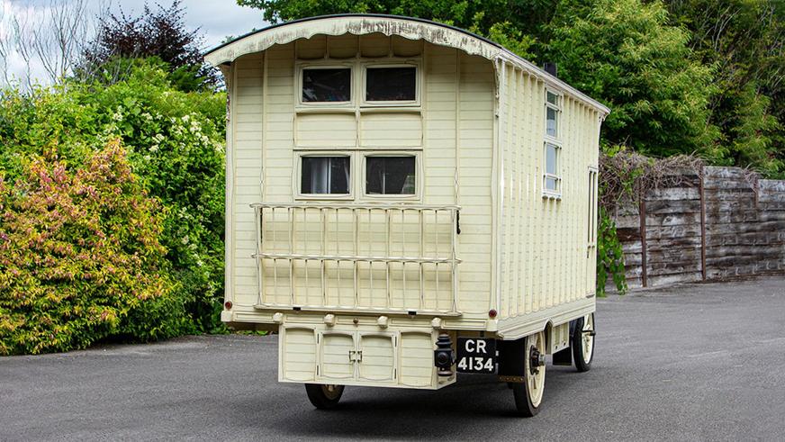 Продаётся антикварный автодом с печью внутри