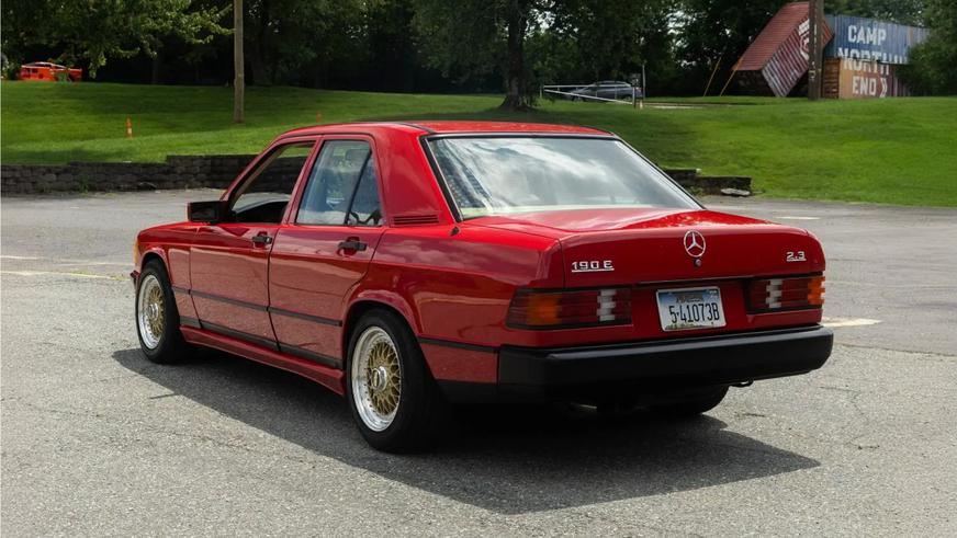 Уникальный Mercedes-Benz 190E пустили с молотка