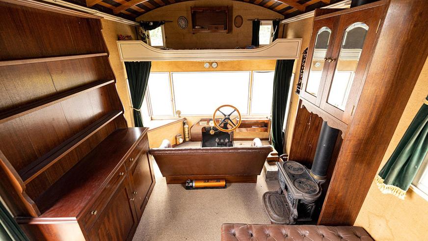 Продаётся антикварный автодом с печью внутри