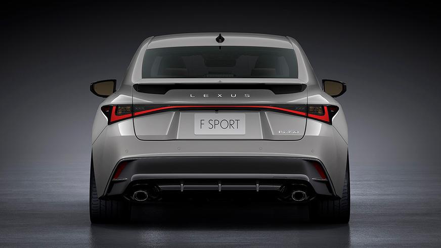 Lexus обновила седан IS