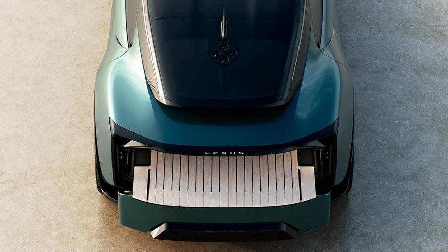 Lexus LS стал роскошным вэном с шестью колёсами