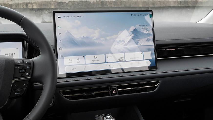 В Китае обновили Toyota Camry. Она стоит от 9 млн тенге