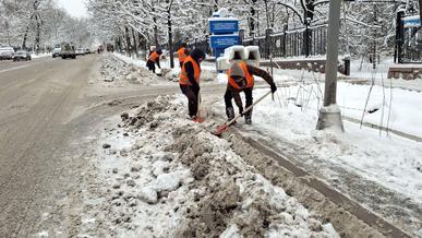 Гололедица и снежная каша на дорогах в минувшие праздники