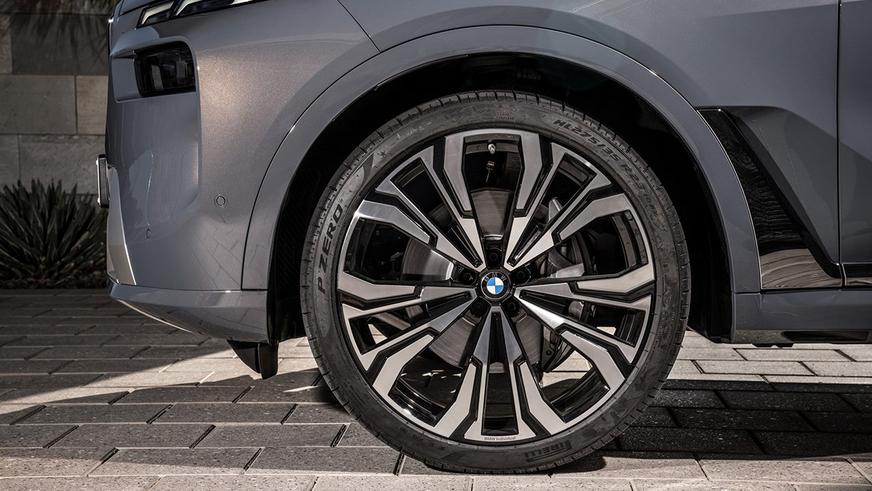 BMW X7 с обновлённым лицом. Первые фото