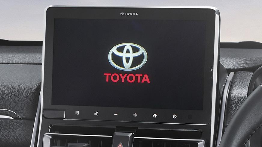 Toyota представила новый кроссвэн Innova для стран Азии