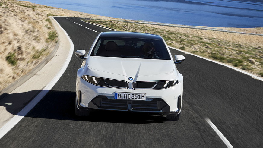 BMW начала принимать заказы на i3 раньше времени