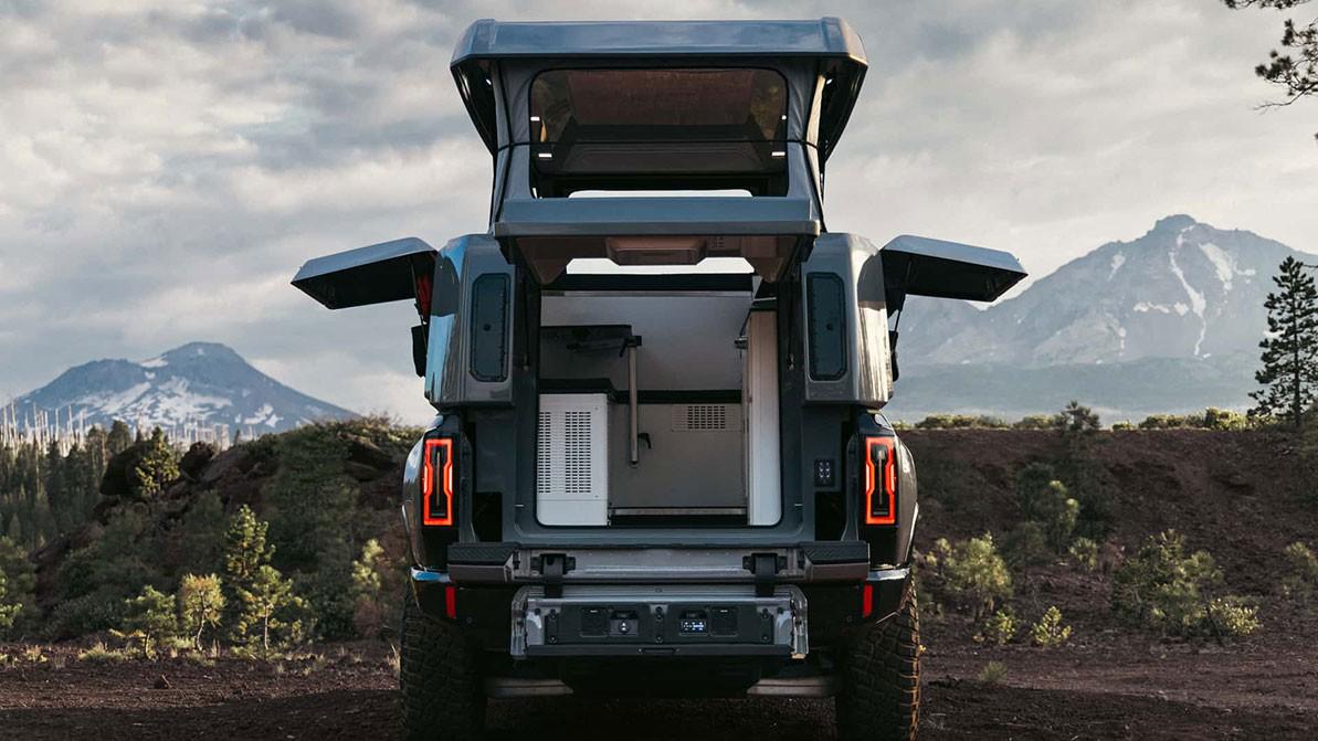 Hummer EV стал домом на колёсах