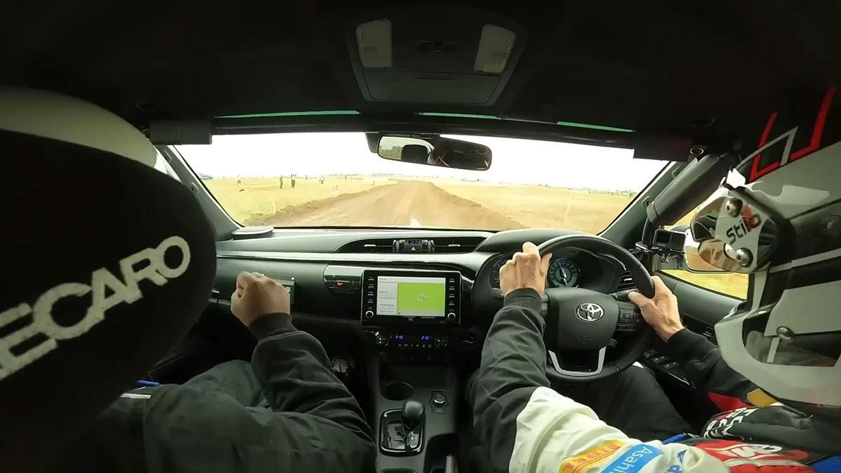 Toyota Hilux впервые станет гибридом