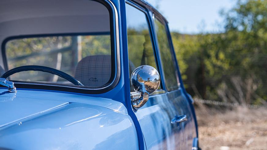 Классический Mini превратили в 300-сильный электромобиль