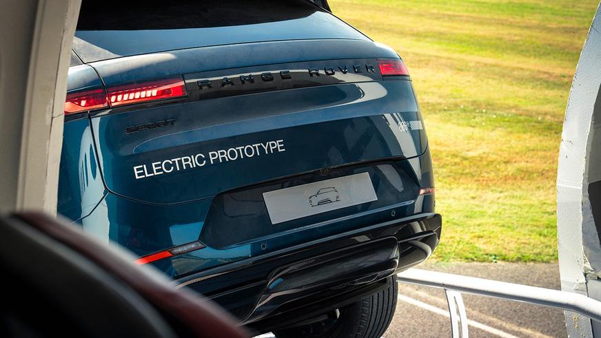 Электрический Range Rover Sport впервые показался на публике