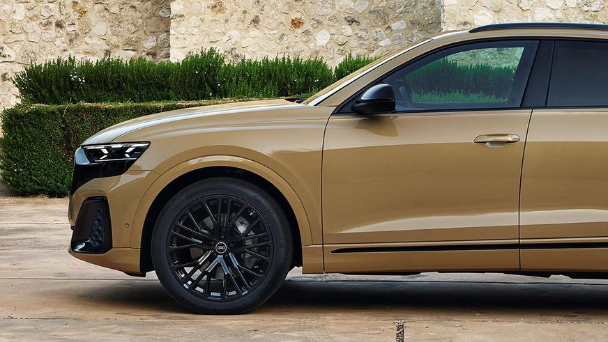 Обновлён кроссовер Audi Q8: новые фары и прежние двигатели