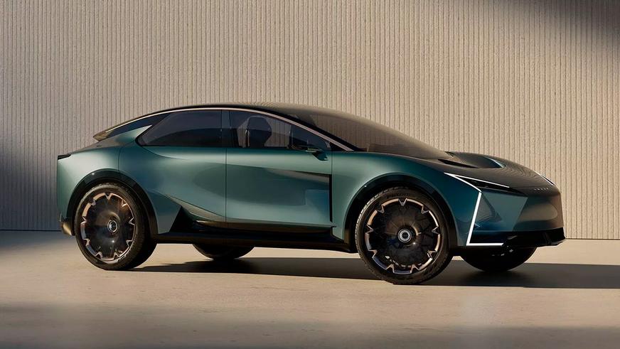 Lexus LS стал роскошным вэном с шестью колёсами