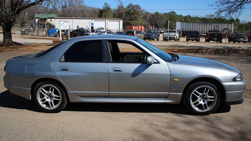 Сразу два редчайших Skyline GT-R появились в продаже – это седаны