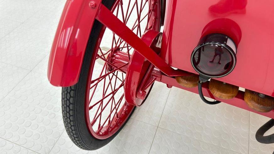 На продажу выставлен 100-летний электрокар, очень недорого